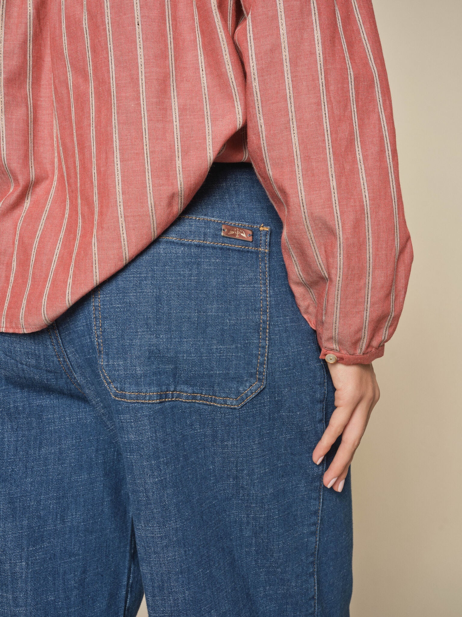 Modelshot / Dark Blue / Detail